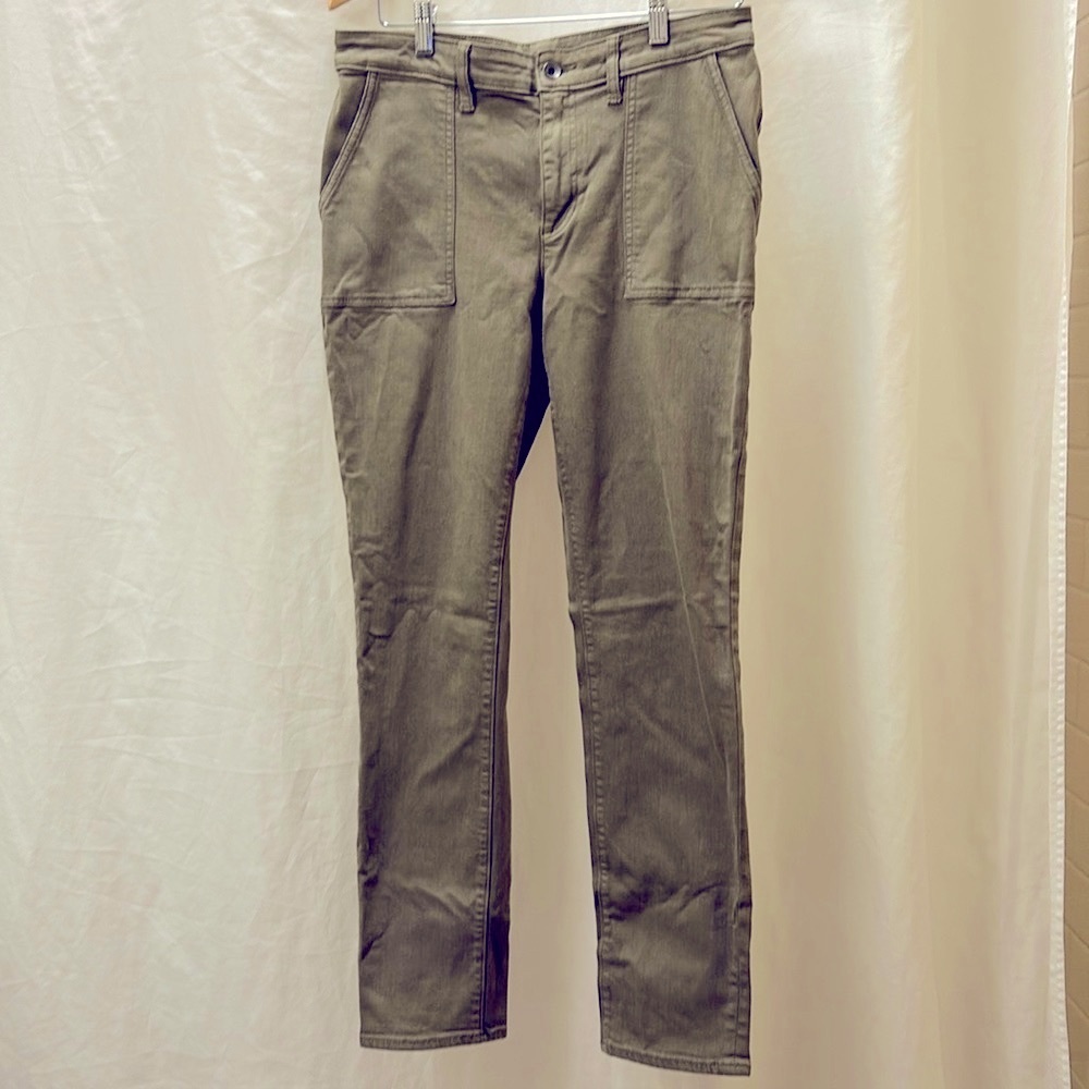 Lands End mid rise slim jean size 10 olive green deep front pocket.